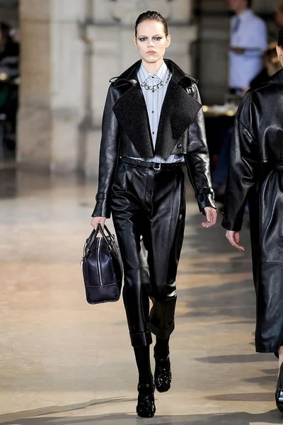 Look 3